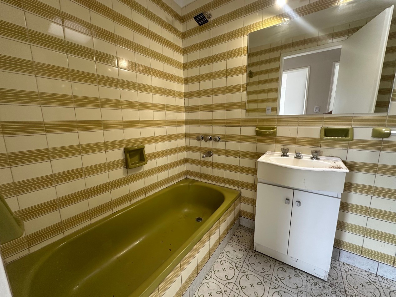 SOLO USO PROFESIONAL Casa tipo PH en alquiler - Esquina Manuel Castro y Pereyra Lucena, Lomas de Zamora