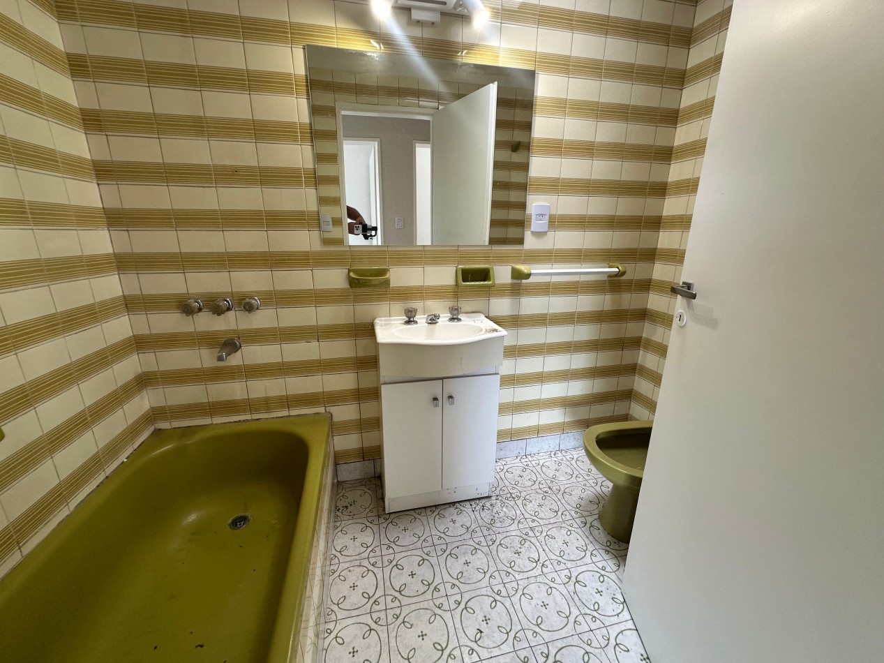 SOLO USO PROFESIONAL Casa tipo PH en alquiler - Esquina Manuel Castro y Pereyra Lucena, Lomas de Zamora