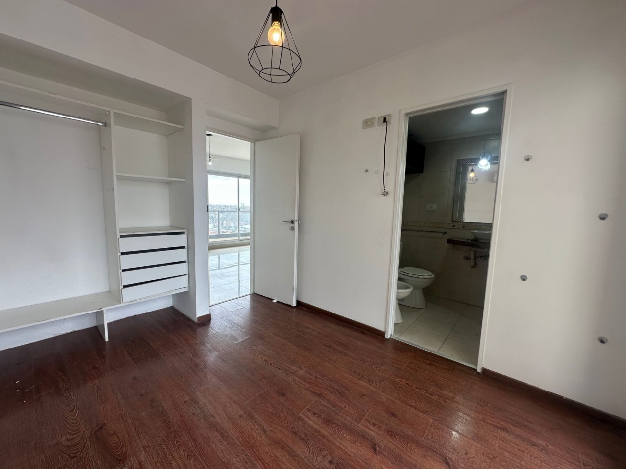 DEPTO 2 AMBIENTES CON COCHERA TERRAZA PRIVADA LOMAS CENTRICO APTO PROFESIONAL