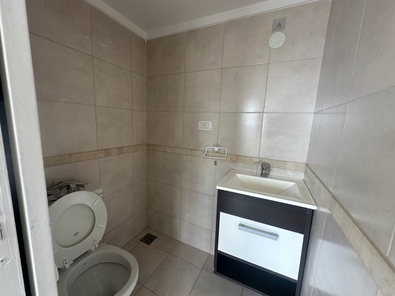 DEPTO 2 AMBIENTES CON COCHERA TERRAZA PRIVADA LOMAS CENTRICO APTO PROFESIONAL