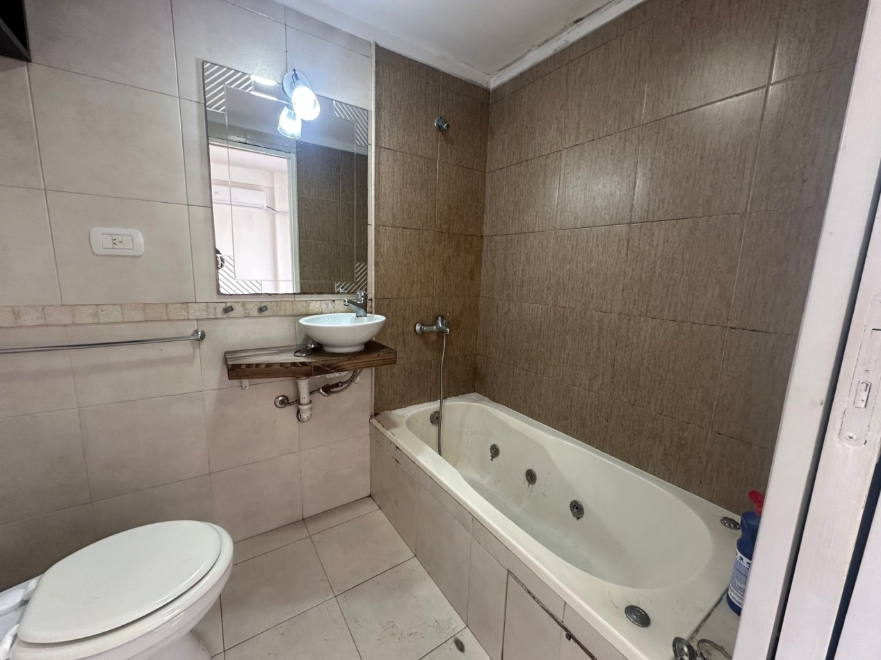 DEPTO 2 AMBIENTES CON COCHERA TERRAZA PRIVADA LOMAS CENTRICO APTO PROFESIONAL