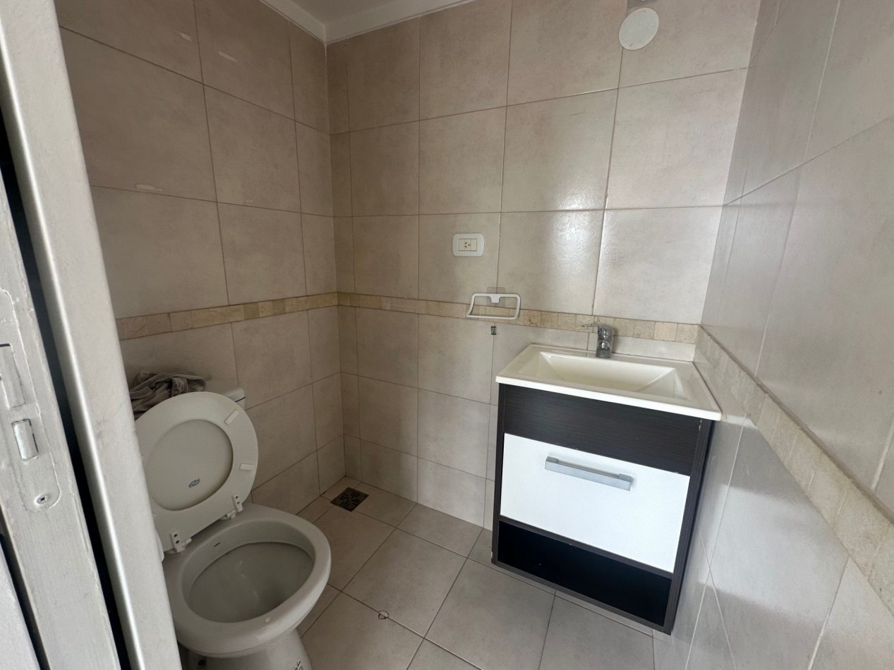 DEPTO 2 AMBIENTES CON COCHERA TERRAZA PRIVADA LOMAS CENTRICO APTO PROFESIONAL