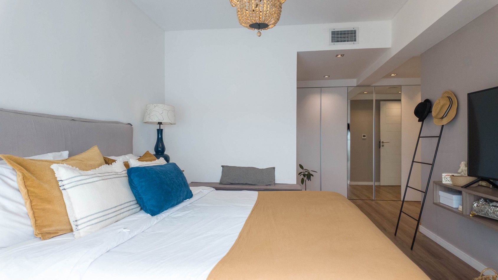 Piso premium 4 ambientes con gran terraza, parrilla y jacuzzi - Cochera - Edificio de categoria - Remedios de escalada