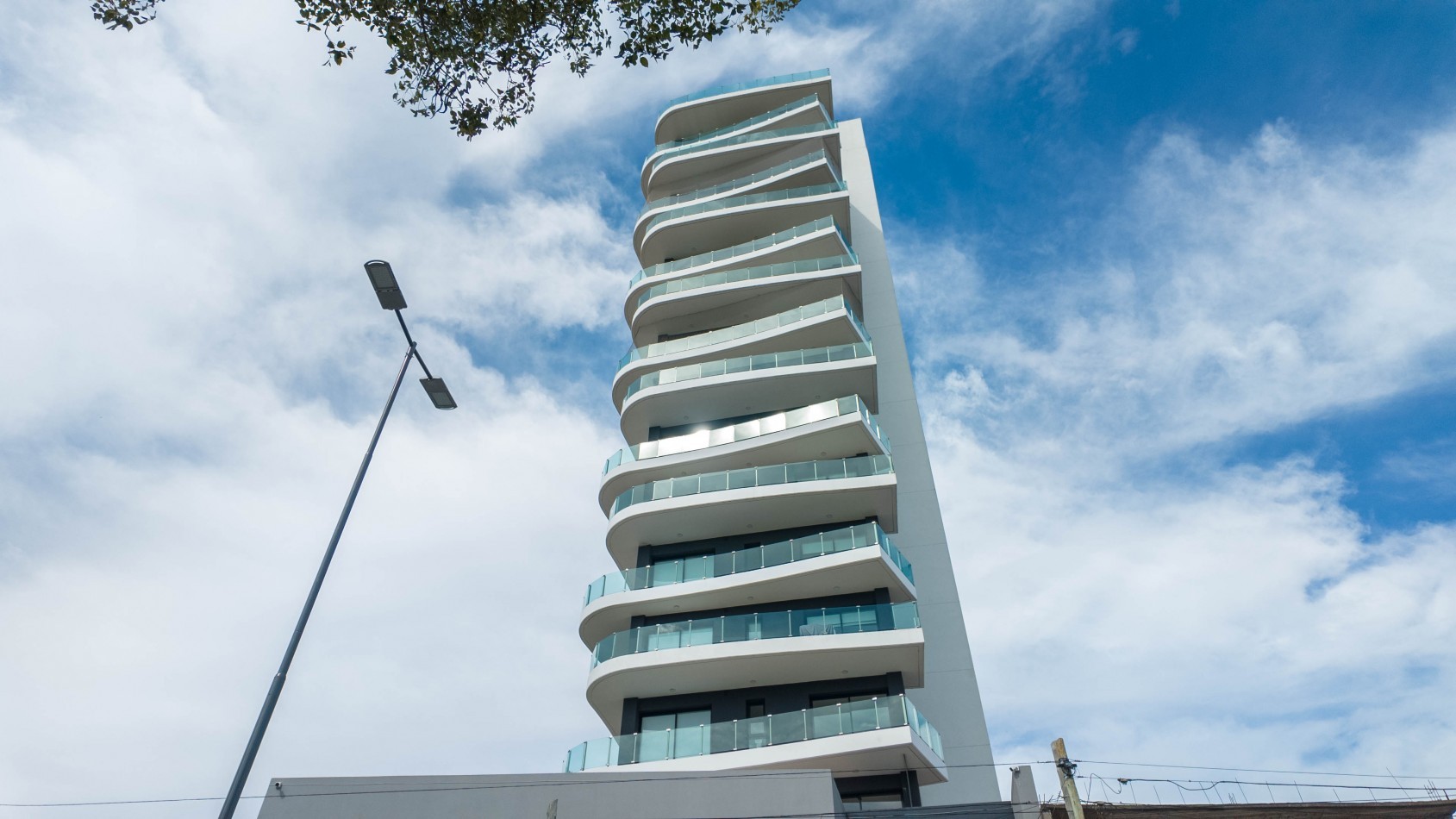 Piso premium 4 ambientes con gran terraza, parrilla y jacuzzi - Cochera - Edificio de categoria - Remedios de escalada