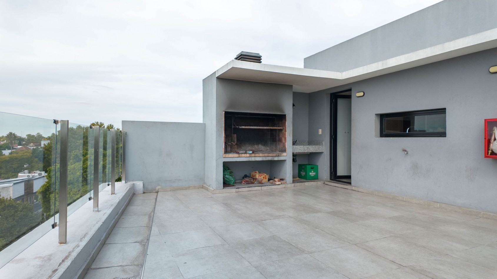 Piso premium 4 ambientes con gran terraza, parrilla y jacuzzi - Cochera - Edificio de categoria - Remedios de escalada