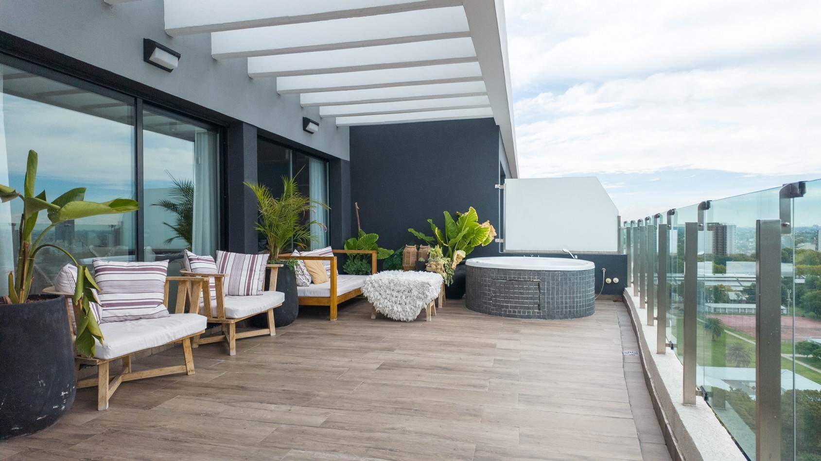 Piso premium 4 ambientes con gran terraza, parrilla y jacuzzi - Cochera - Edificio de categoria - Remedios de escalada