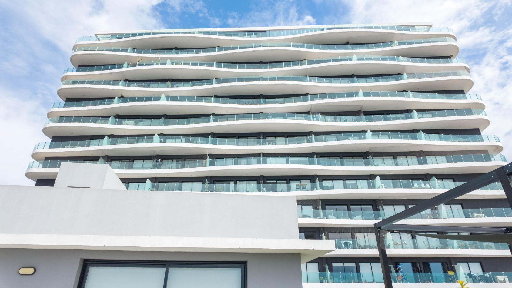 Piso premium 4 ambientes con gran terraza, parrilla y jacuzzi - Cochera - Edificio de categoria - Remedios de escalada