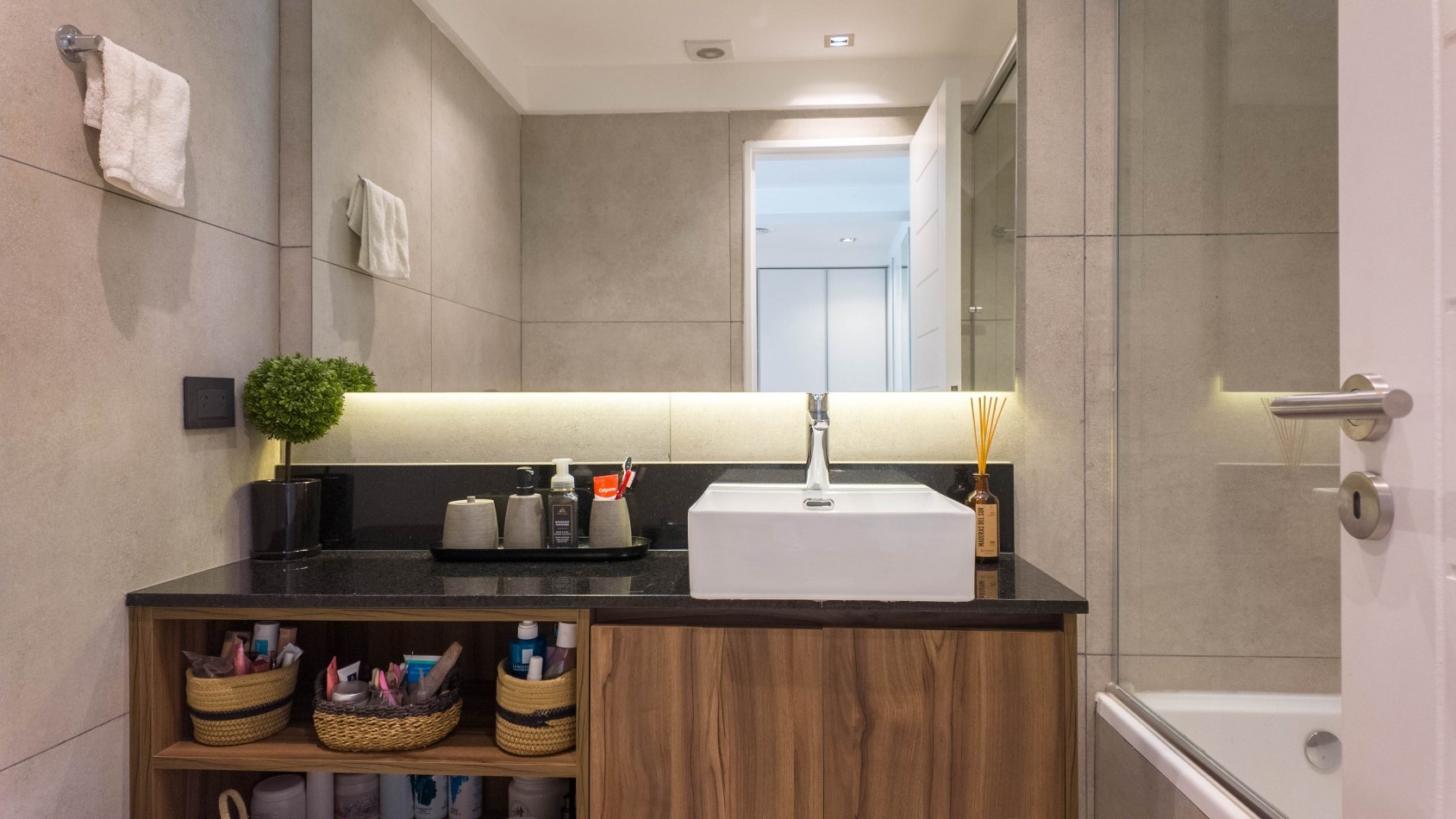 Piso premium 4 ambientes con gran terraza, parrilla y jacuzzi - Cochera - Edificio de categoria - Remedios de escalada