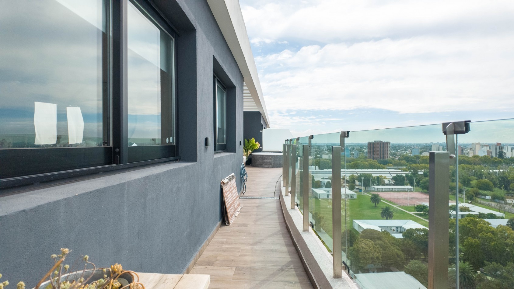 Piso premium 4 ambientes con gran terraza, parrilla y jacuzzi - Cochera - Edificio de categoria - Remedios de escalada