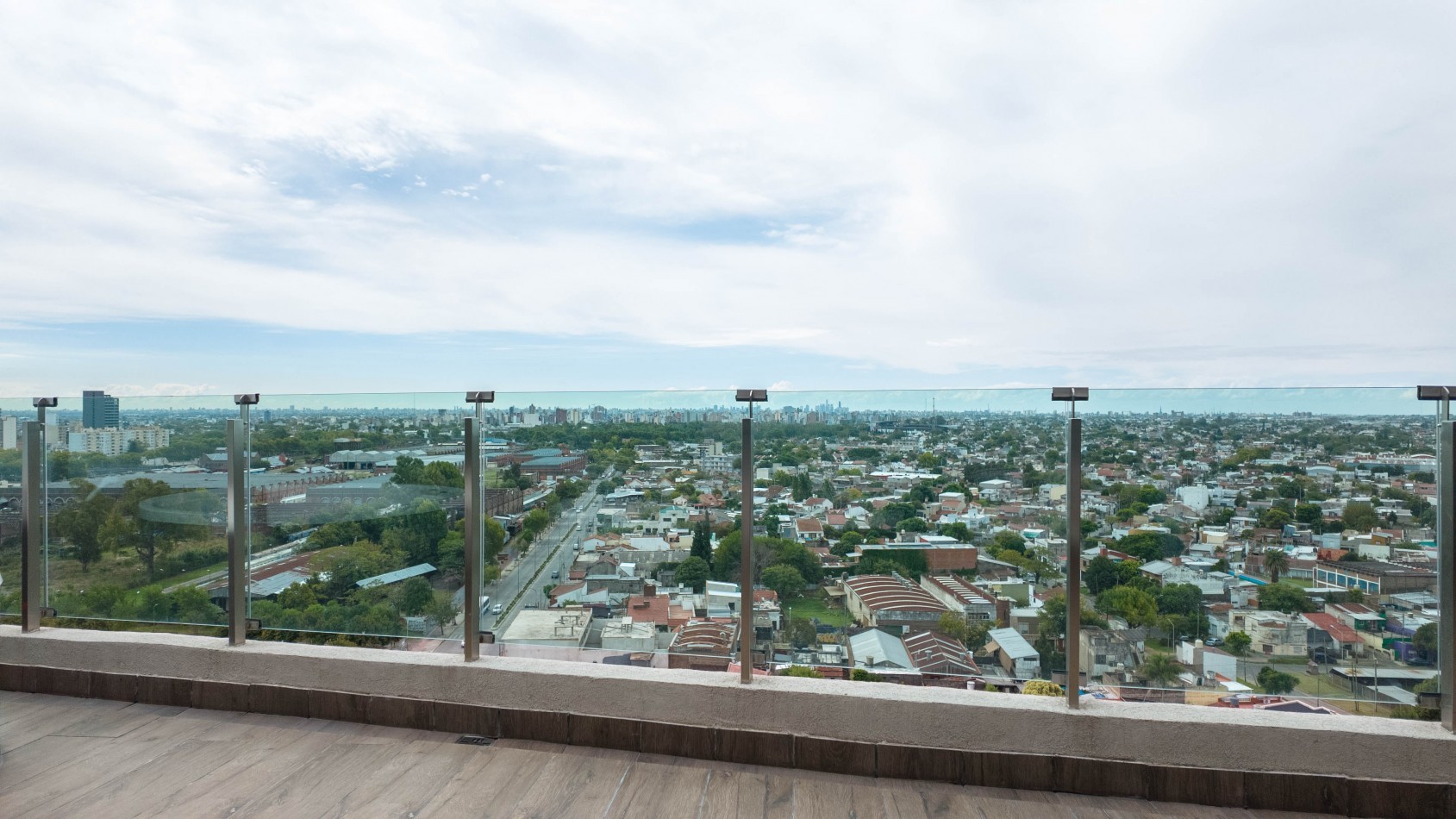 Piso premium 4 ambientes con gran terraza, parrilla y jacuzzi - Cochera - Edificio de categoria - Remedios de escalada