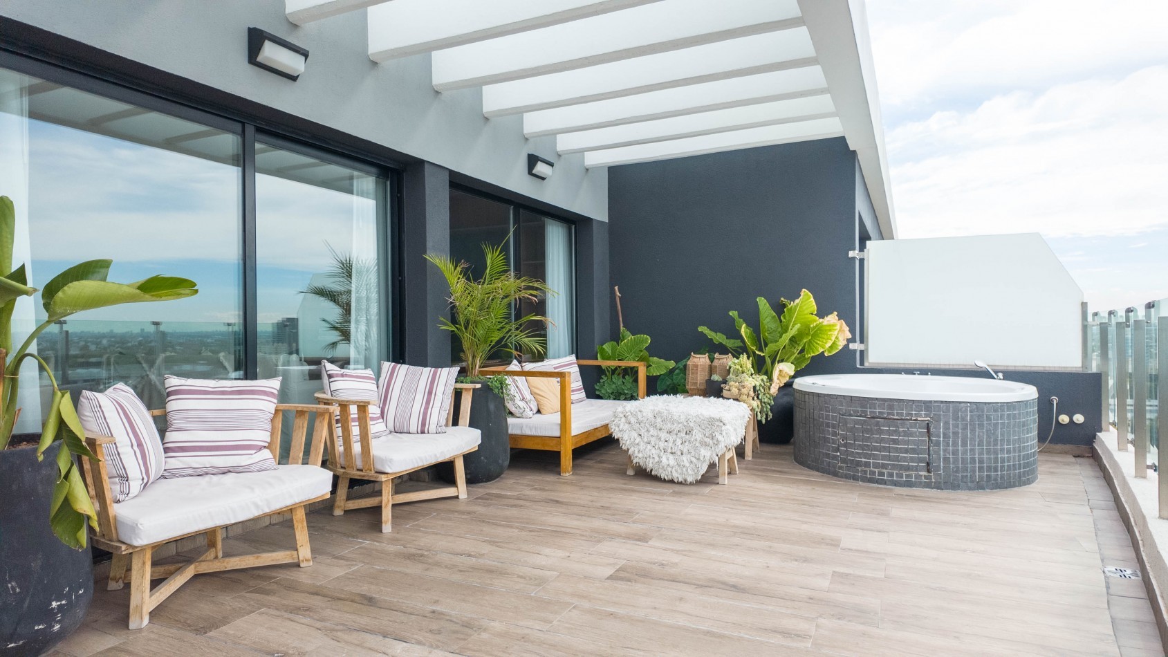Piso premium 4 ambientes con gran terraza, parrilla y jacuzzi - Cochera - Edificio de categoria - Remedios de escalada