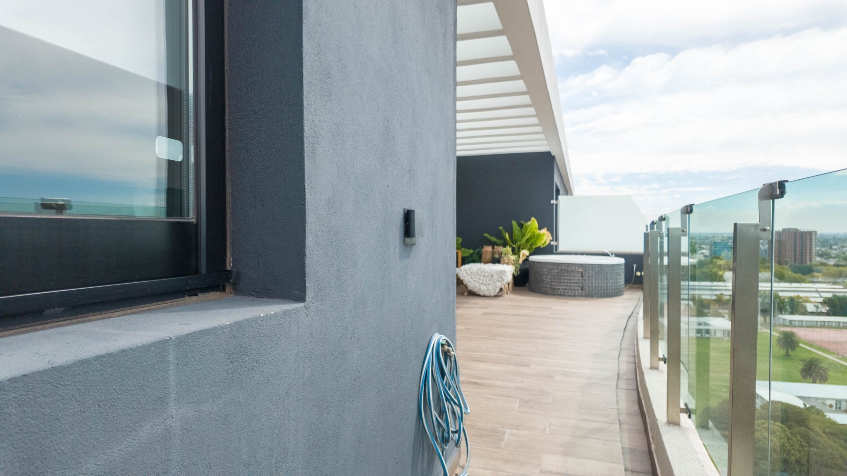 Piso premium 4 ambientes con gran terraza, parrilla y jacuzzi - Cochera - Edificio de categoria - Remedios de escalada