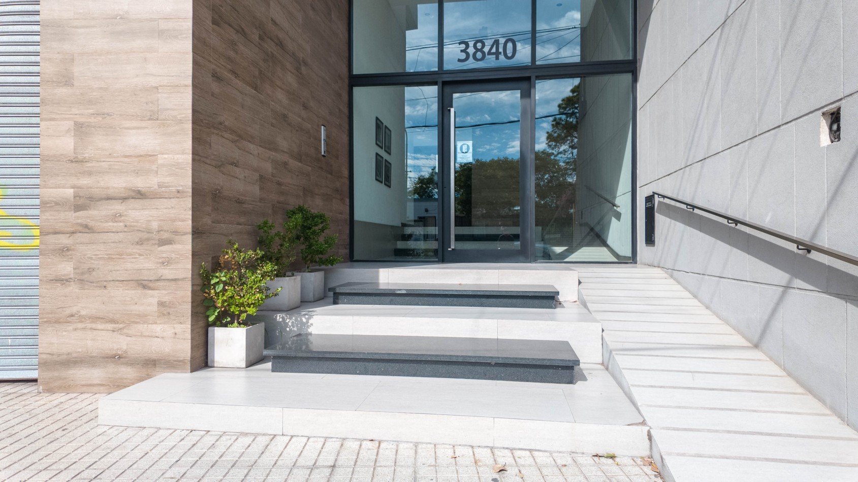 Piso premium 4 ambientes con gran terraza, parrilla y jacuzzi - Cochera - Edificio de categoria - Remedios de escalada