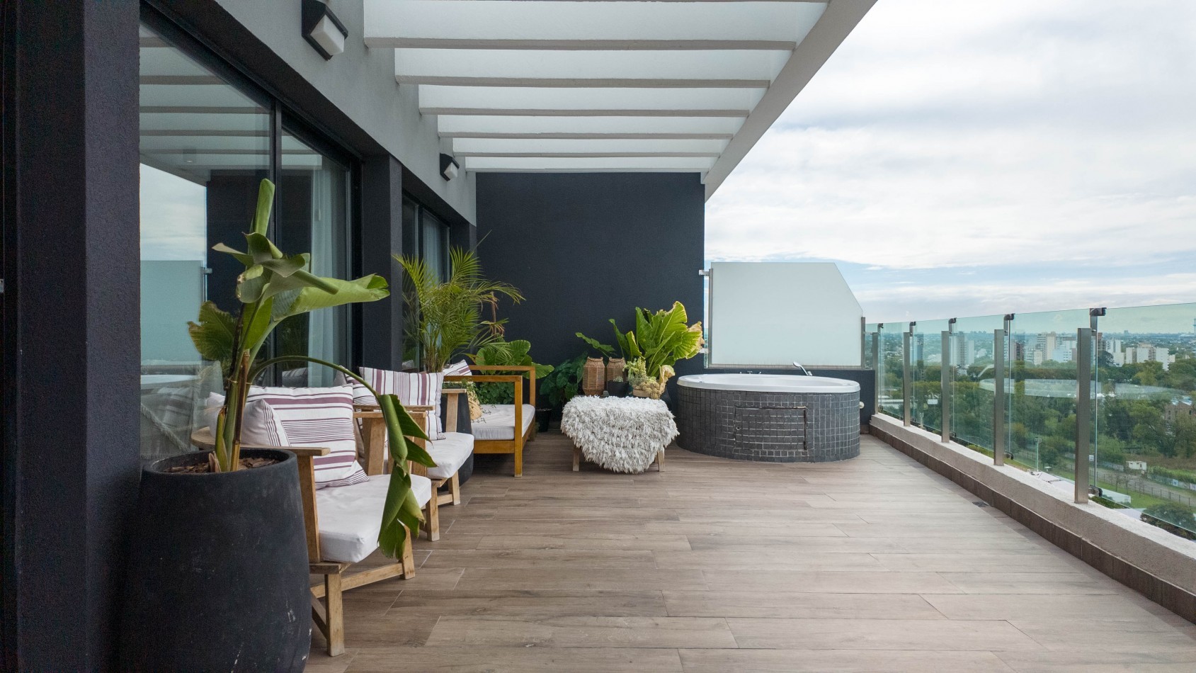 Piso premium 4 ambientes con gran terraza, parrilla y jacuzzi - Cochera - Edificio de categoria - Remedios de escalada