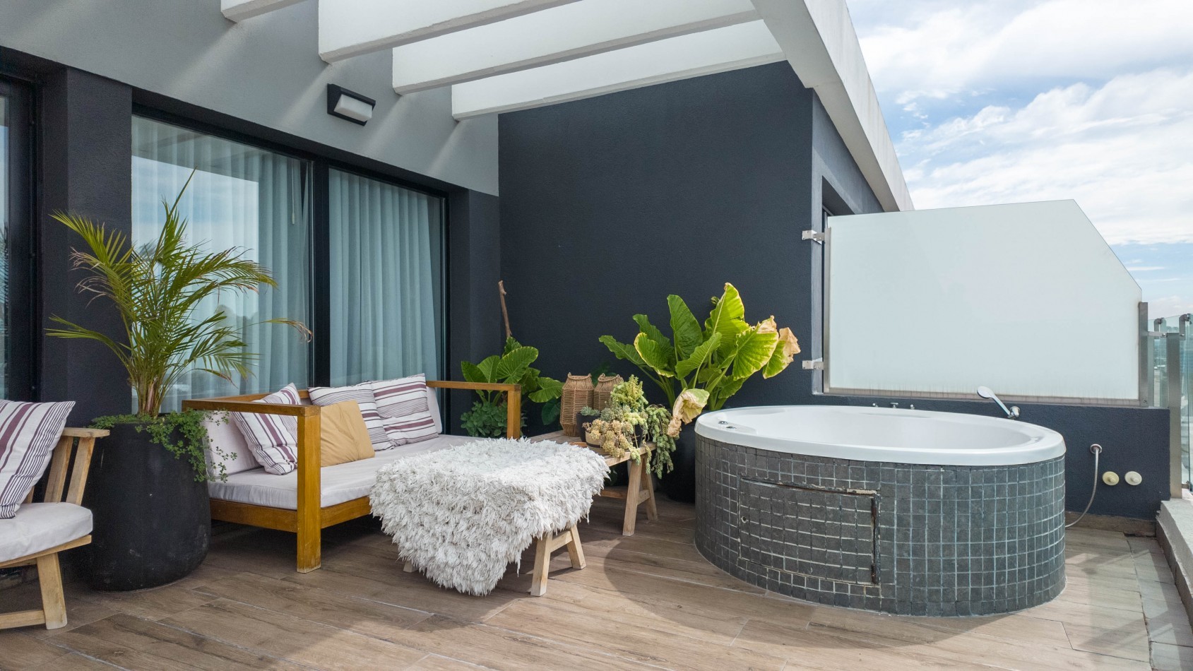 Piso premium 4 ambientes con gran terraza, parrilla y jacuzzi - Cochera - Edificio de categoria - Remedios de escalada