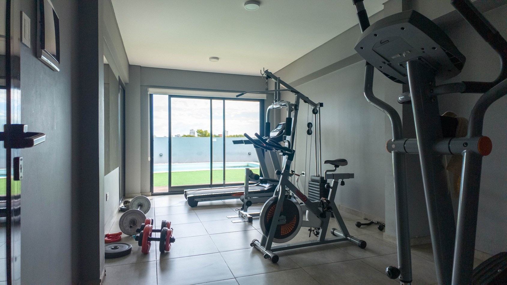 Piso premium 4 ambientes con gran terraza, parrilla y jacuzzi - Cochera - Edificio de categoria - Remedios de escalada