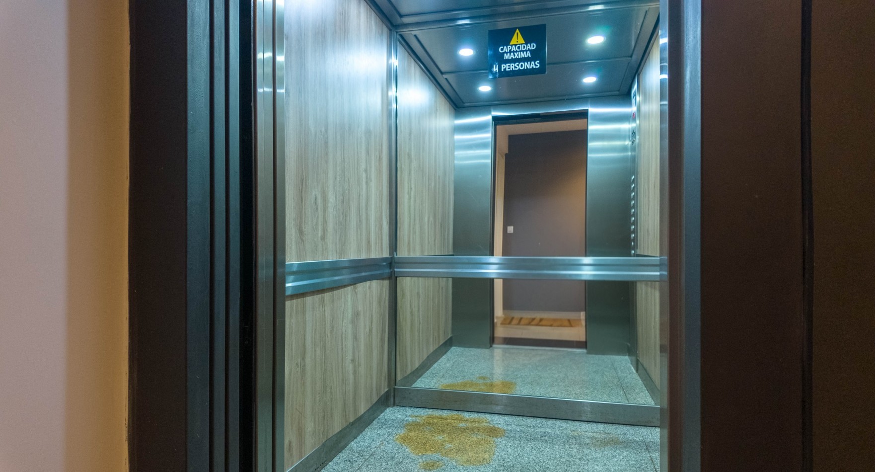 Piso premium 4 ambientes con gran terraza, parrilla y jacuzzi - Cochera - Edificio de categoria - Remedios de escalada
