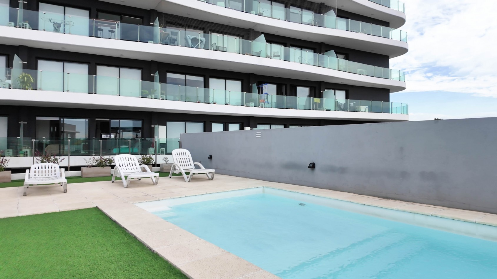 Piso premium 4 ambientes con gran terraza, parrilla y jacuzzi - Cochera - Edificio de categoria - Remedios de escalada