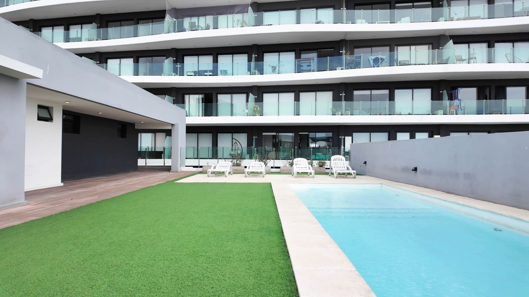Piso premium 4 ambientes con gran terraza, parrilla y jacuzzi - Cochera - Edificio de categoria - Remedios de escalada