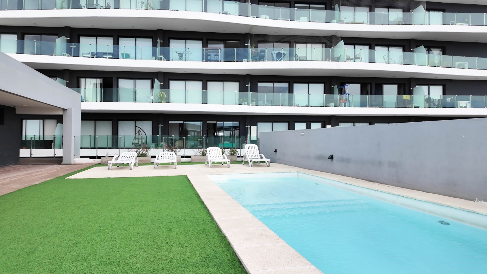Piso premium 4 ambientes con gran terraza, parrilla y jacuzzi - Cochera - Edificio de categoria - Remedios de escalada