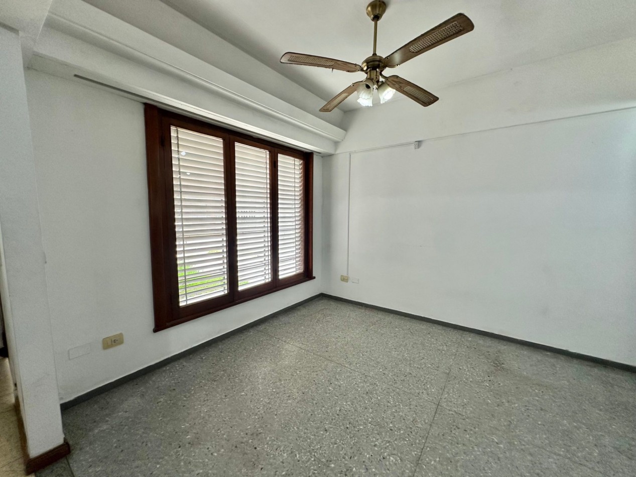 Venta en block - 2 departamentos 3 ambientes con patio y cochera - Temperley