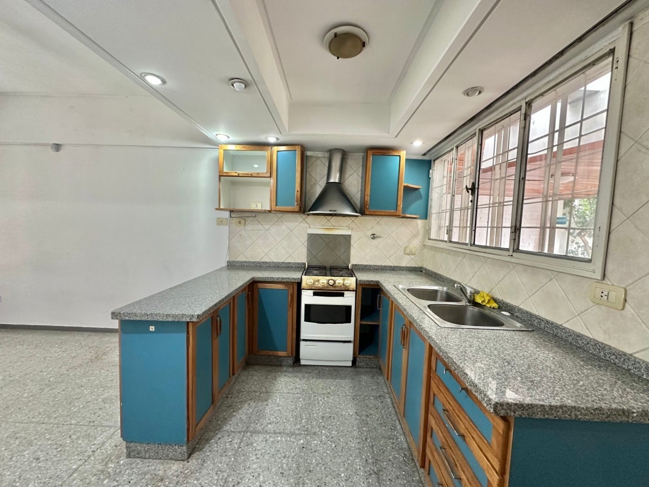 Venta en block - 2 departamentos 3 ambientes con patio y cochera - Temperley