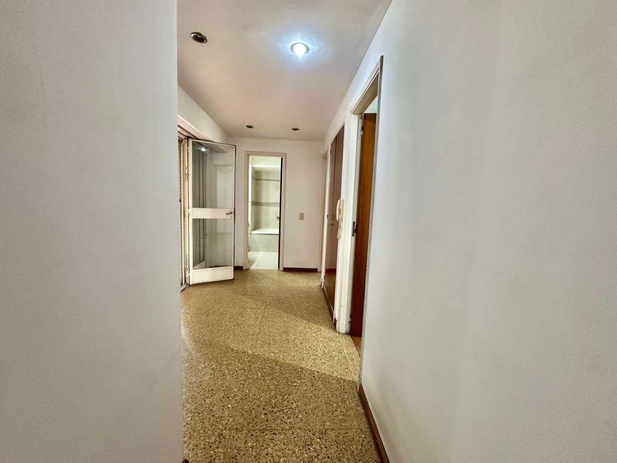 Venta en block - 2 departamentos 3 ambientes con patio y cochera - Temperley