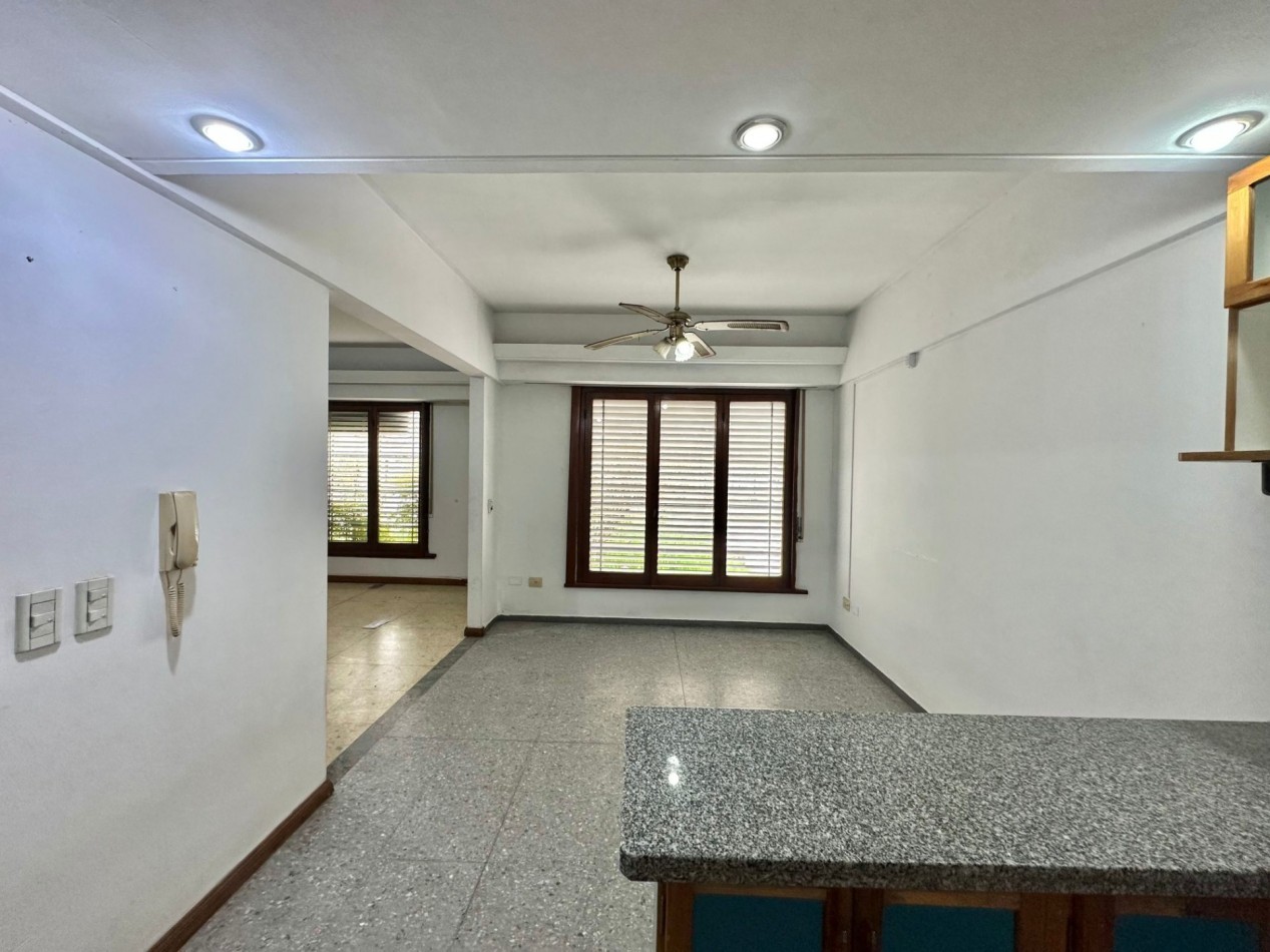 Venta en block - 2 departamentos 3 ambientes con patio y cochera - Temperley
