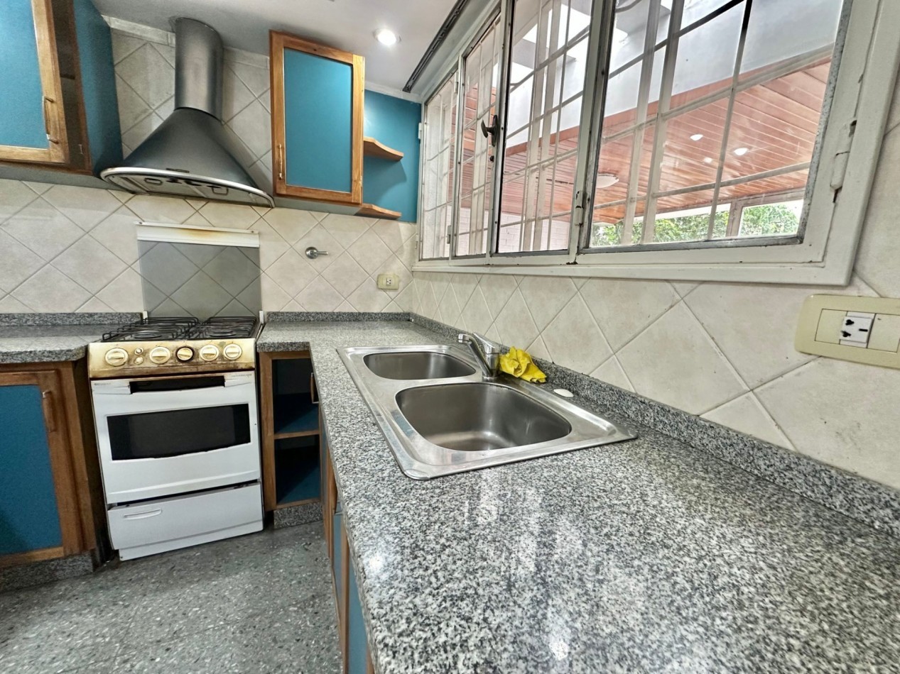 Venta en block - 2 departamentos 3 ambientes con patio y cochera - Temperley