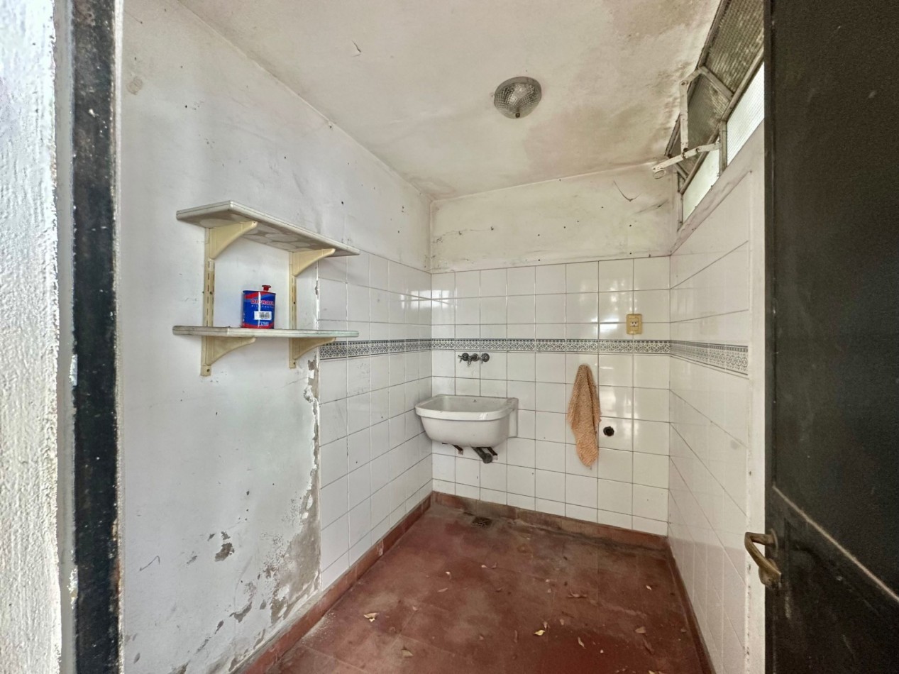 Venta en block - 2 departamentos 3 ambientes con patio y cochera - Temperley