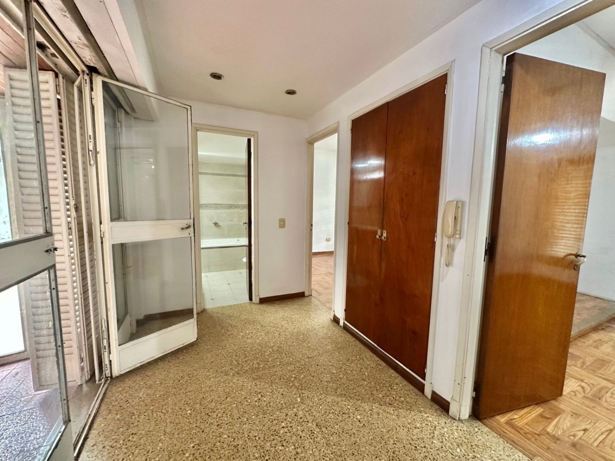 Venta en block - 2 departamentos 3 ambientes con patio y cochera - Temperley