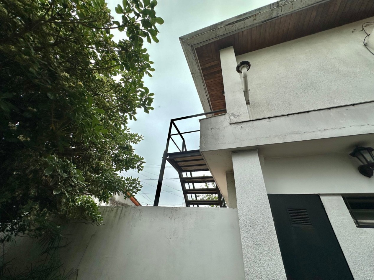 Venta en block - 2 departamentos 3 ambientes con patio y cochera - Temperley