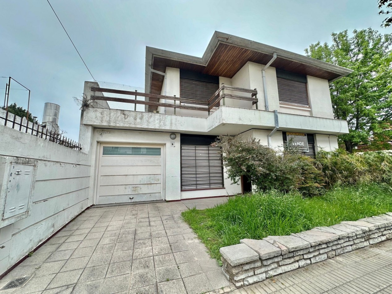 Venta en block - 2 departamentos 3 ambientes con patio y cochera - Temperley
