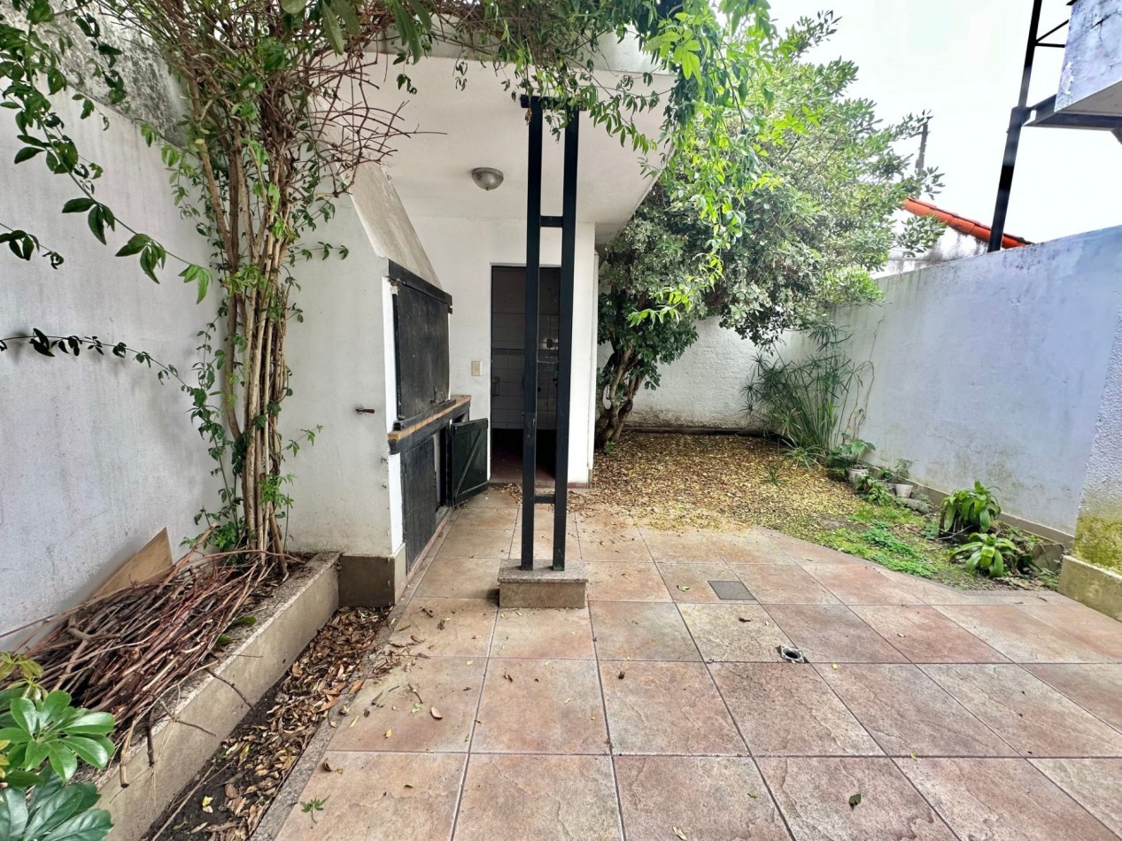 Venta en block - 2 departamentos 3 ambientes con patio y cochera - Temperley