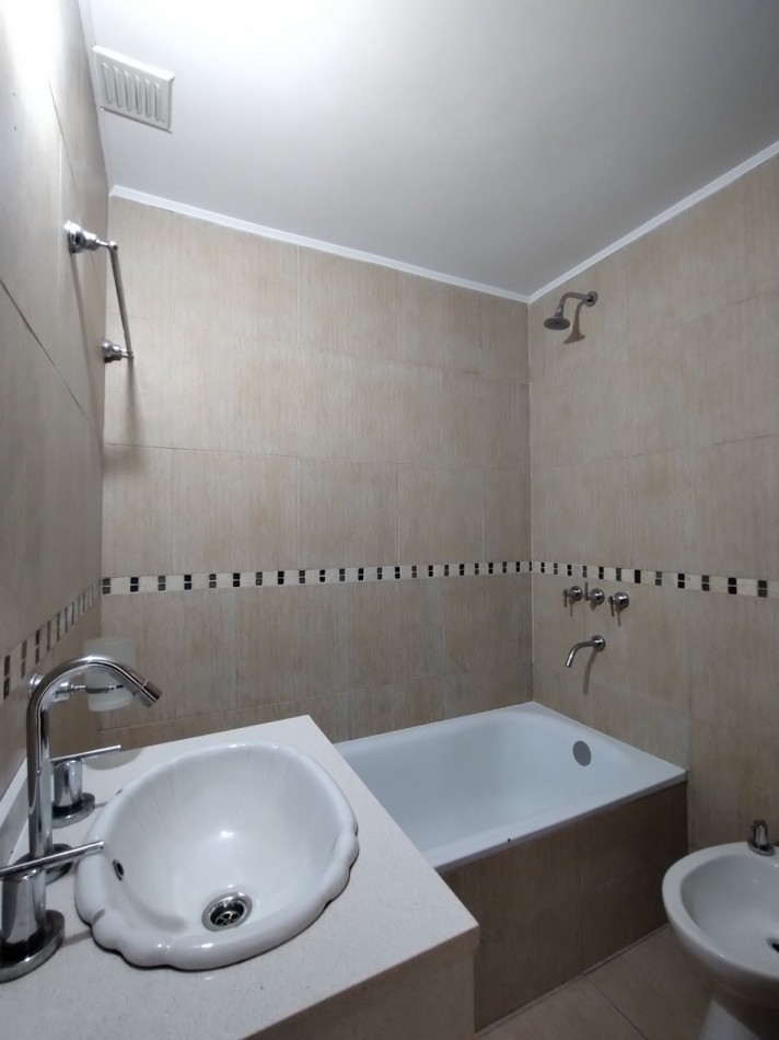 ALQUILER DEPARTAMENTO DE 2 AMBIENTES CON COCHERA LOMAS DE ZAMORA ZONA GANDULFO MODERNO