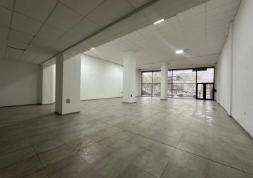 LOCAL COMERCIAL EN ALQUILER | 29 DE SEPTIEMBRE 3840, REMEDIOS DE ESCALADA Superficie: aprox. 300 m² | Frente: aprox. 12 m | Profundidad: aprox. 25 m