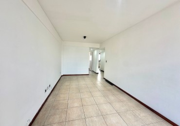 Departamento 2 ambientes en alquiler · 9° piso · Cochera · Lomas de Zamora centro