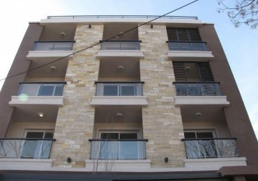 ALQUILER DEPARTAMENTO 2 AMB PB CON COCHERA Y TERRAZA PROPIA